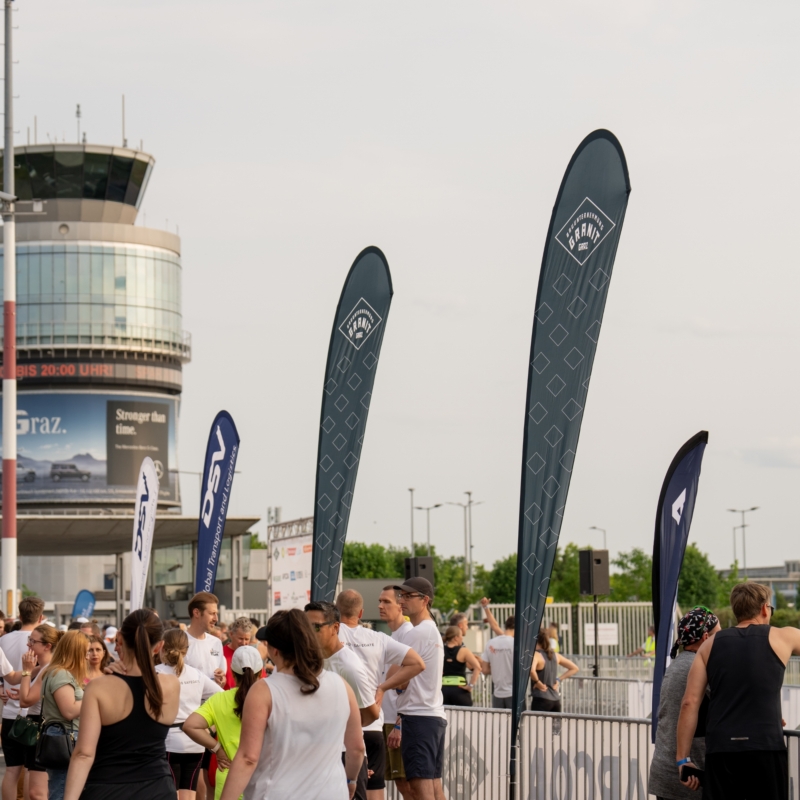 Graz Airport Run 2025 mit Tower im Hintergrund