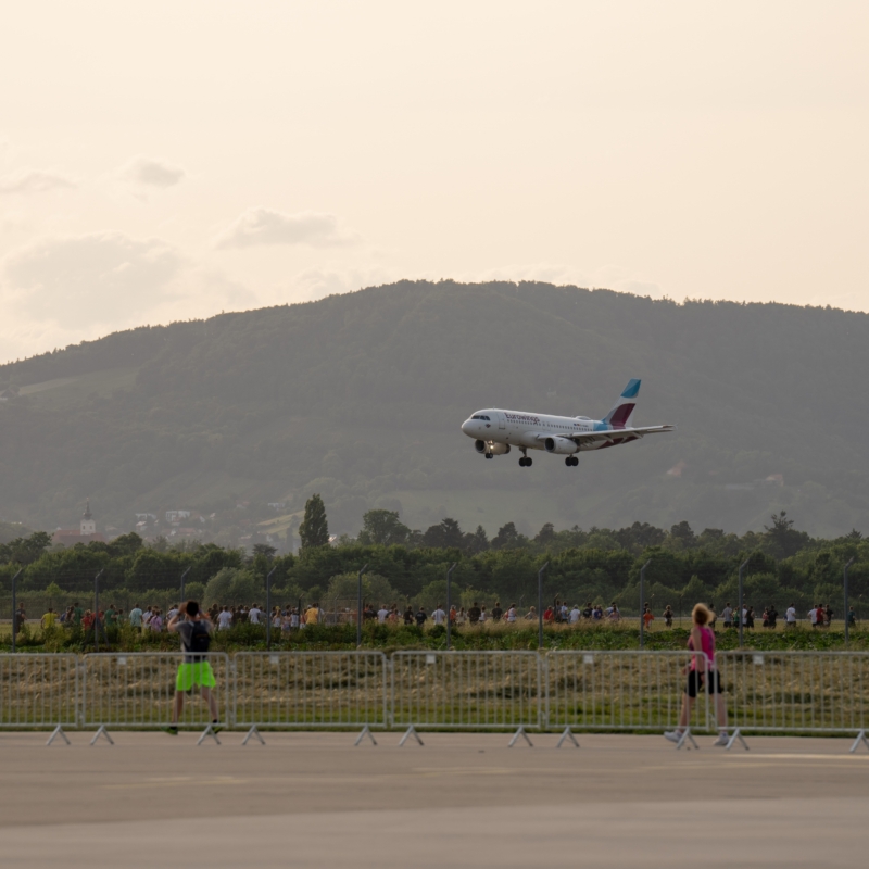 Flugzeug landet bei 4. Graz Airport Run